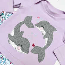 Lade das Bild in den Galerie-Viewer, Delfinliebe - STICK 13x18