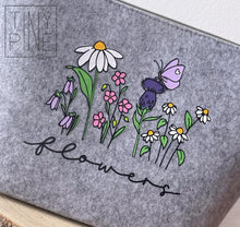 Lade das Bild in den Galerie-Viewer, Flowers - PLOTT