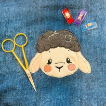 Lade das Bild in den Galerie-Viewer, kleines Lamm - STICK 13x18