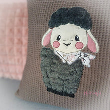 Lade das Bild in den Galerie-Viewer, kleines Lamm - STICK 15x24