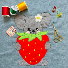 Lade das Bild in den Galerie-Viewer, Erdbeermaus - STICK 15x24