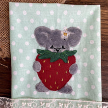 Lade das Bild in den Galerie-Viewer, Erdbeermaus - STICK 15x24