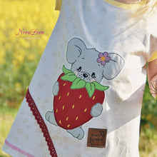 Lade das Bild in den Galerie-Viewer, Erdbeermaus - STICK 20x30
