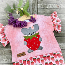 Lade das Bild in den Galerie-Viewer, Erdbeermaus - STICK 20x30