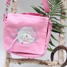 Lade das Bild in den Galerie-Viewer, Einhornliebe - STICK 13x18