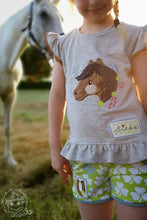 Lade das Bild in den Galerie-Viewer, Pferdeliebe - STICK 18x30