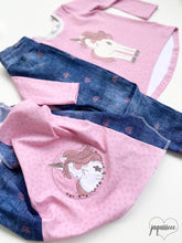 Lade das Bild in den Galerie-Viewer, WinterEinhorn - STICK 18x30