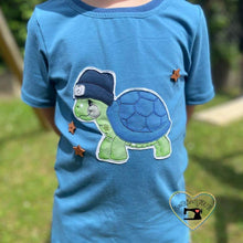 Lade das Bild in den Galerie-Viewer, Sally und Sam Schildkröte - STICK 15x24