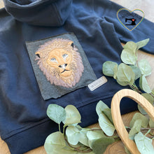 Lade das Bild in den Galerie-Viewer, GeometricLion - STICK 16x26