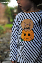 Lade das Bild in den Galerie-Viewer, Kürbishörnchen - PLOTT