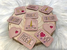 Lade das Bild in den Galerie-Viewer, 3D Einhorn und Pferd - STICK 15x24