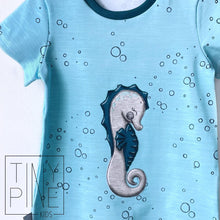 Lade das Bild in den Galerie-Viewer, Kleines Seepferdchen - STICK 13x18