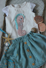 Lade das Bild in den Galerie-Viewer, Kleines Seepferdchen - STICK 18x30