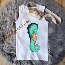 Lade das Bild in den Galerie-Viewer, Kleines Seepferdchen - PLOTT