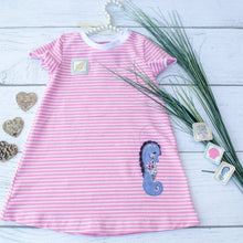 Lade das Bild in den Galerie-Viewer, Kleines Seepferdchen - STICK 10x10