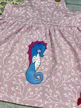 Lade das Bild in den Galerie-Viewer, Kleines Seepferdchen - PLOTT