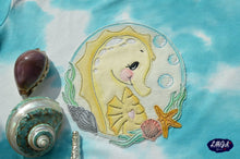 Lade das Bild in den Galerie-Viewer, Kleines Seepferdchen - STICK 16x26