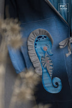 Lade das Bild in den Galerie-Viewer, Kleines Seepferdchen - STICK 10x10