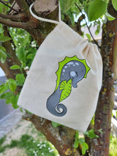 Lade das Bild in den Galerie-Viewer, Kleines Seepferdchen - PLOTT