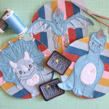 Lade das Bild in den Galerie-Viewer, Little Dinos - STICK 13x18