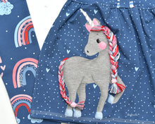 Lade das Bild in den Galerie-Viewer, Detailbild Einhorn Applikation mit 3D Mähne auf Kinderkleidung / HILDmade