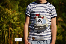 Lade das Bild in den Galerie-Viewer, Piratenschiff - STICK 13x18
