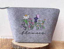 Lade das Bild in den Galerie-Viewer, Flowers - PLOTT
