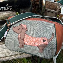 Lade das Bild in den Galerie-Viewer, Dodo Dackel - STICK 16x26
