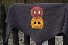 Lade das Bild in den Galerie-Viewer, Kürbishörnchen - STICK 18x30
