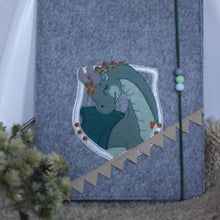 Lade das Bild in den Galerie-Viewer, kleiner Drache - STICK 16x26
