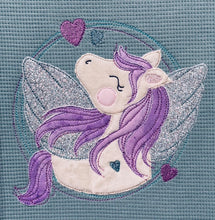 Lade das Bild in den Galerie-Viewer, Spread love Pegasus - STICK Kombipaket
