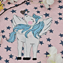 Lade das Bild in den Galerie-Viewer, Spread love Pegasus - STICK 20x30
